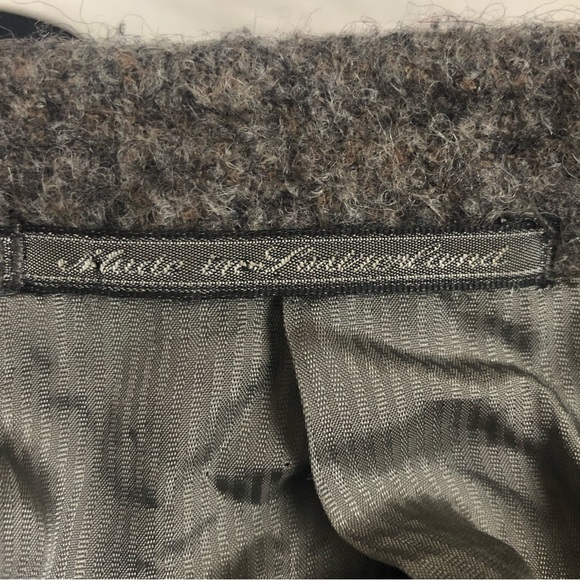 JACKET - Men's Ermenegildo Zenga Soft Textured Wool Grey Blazer. Size L or 43R. - Picture 12 of 16